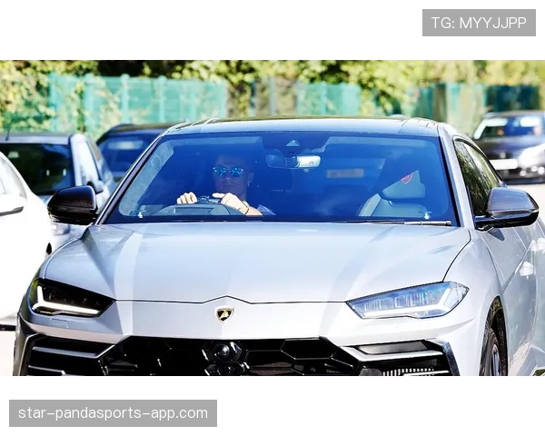 C罗的豪车车库又添新成员，开出去怕是连保安都惊了