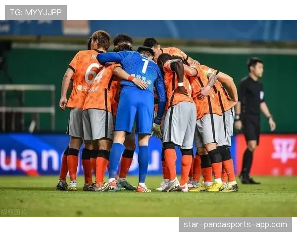 半场哨作用解析：裁判如何依规则正确判罚比赛中断