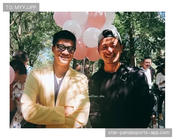 傅海峰居然穿运动鞋配西装，这生活细节我看呆了！